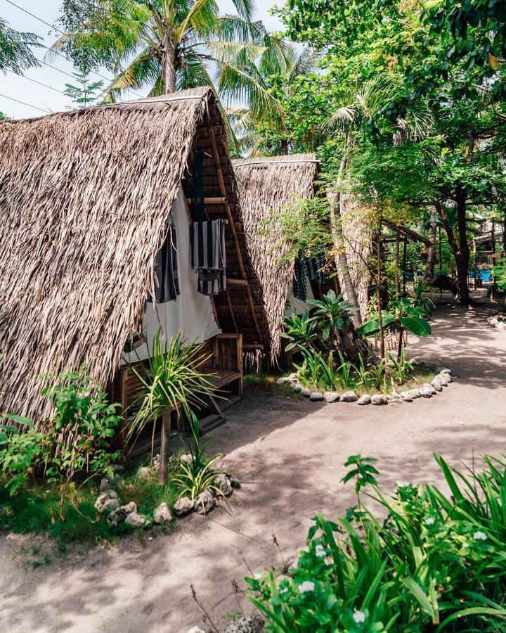 Georgia'S Neverland Hostel Logon Luaran gambar