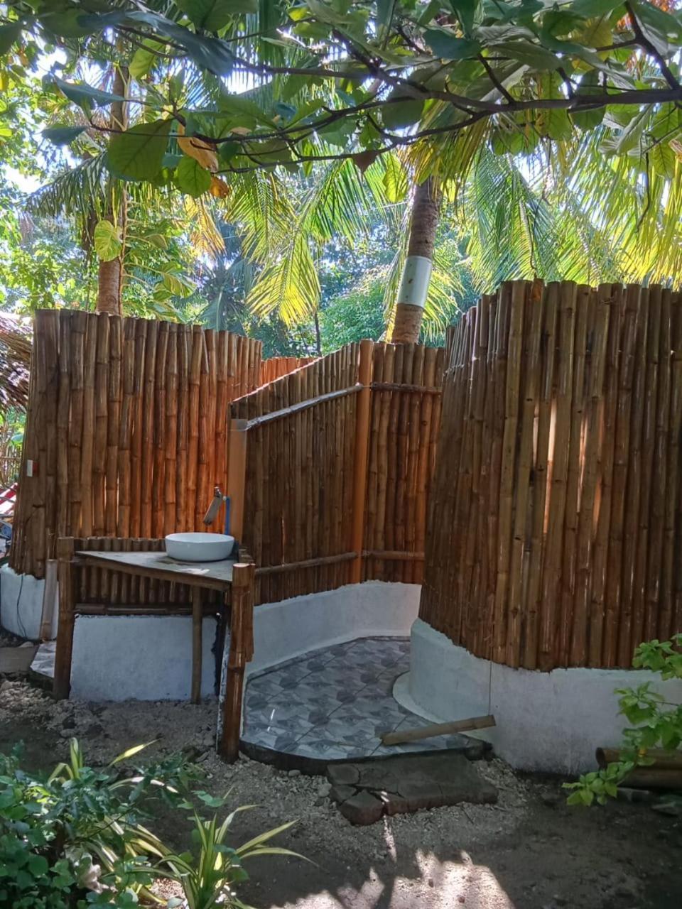 Georgia'S Neverland Hostel Logon Luaran gambar