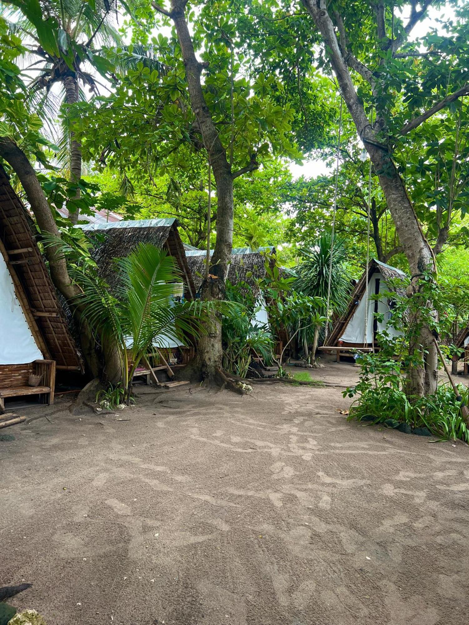 Georgia'S Neverland Hostel Logon Luaran gambar